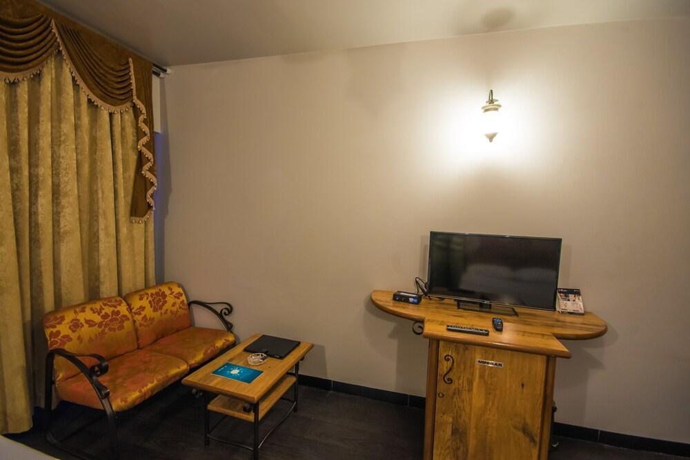 Infiniti Hotel And Spa Indore Dış mekan fotoğraf
